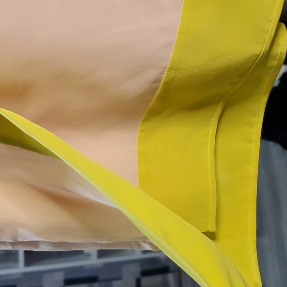 BCBGMAXAZRIA RUNWAY LIMITED EDITION SHORTS - Picture 3 of 11